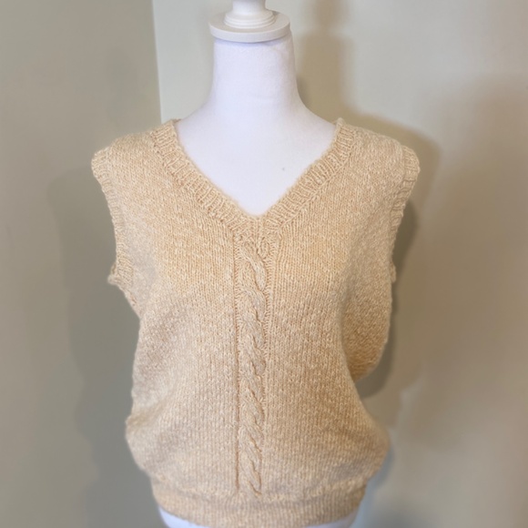 ✨ Vintage Cream Knit Vest – Cozy, Classic & So Chic! ✨ - Picture 3 of 7
